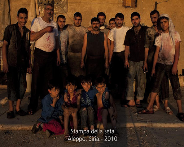 Artigiani della seta siriani fotografati da Studio Azzurro
